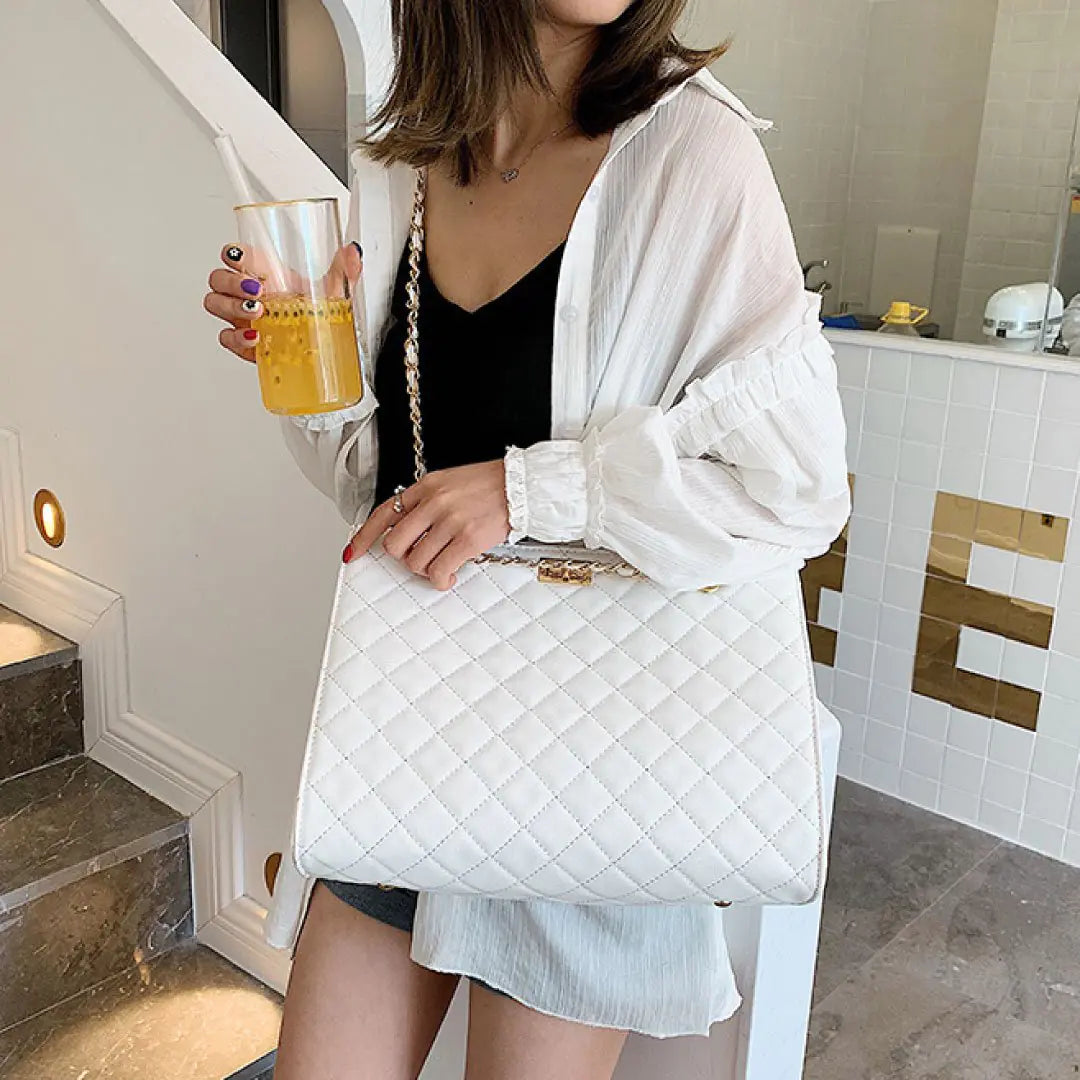 Elaralux Quilted Shoulder Bag