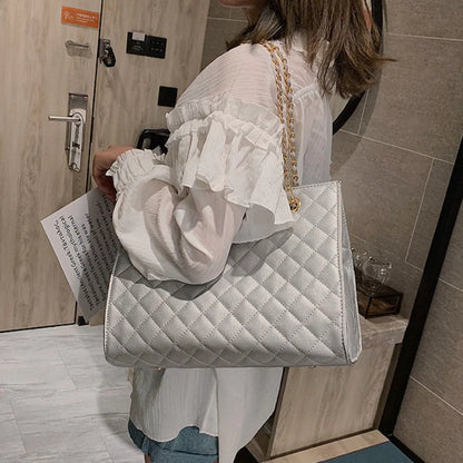 Elaralux Quilted Shoulder Bag